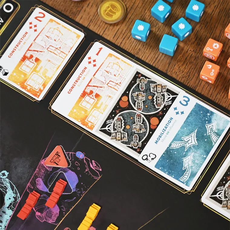 Cartas de acción, dados y naves