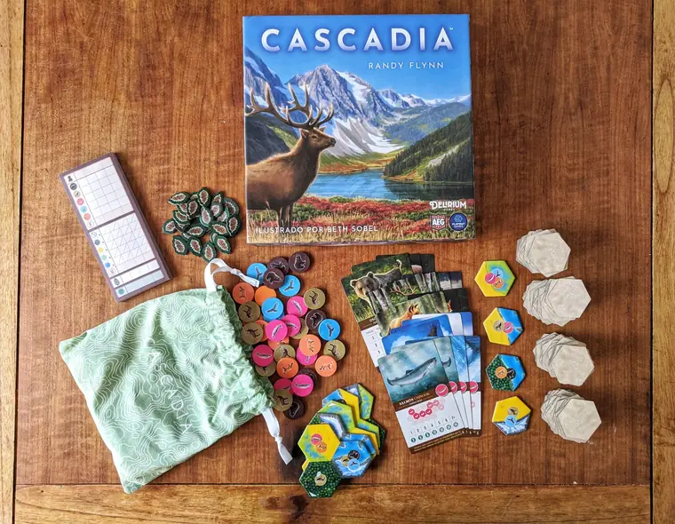 Lo que trae la caja española: fichas, cartas y la bolsa