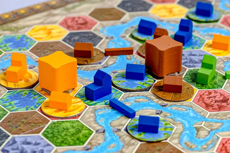 Edificios de madera sobre el mapa