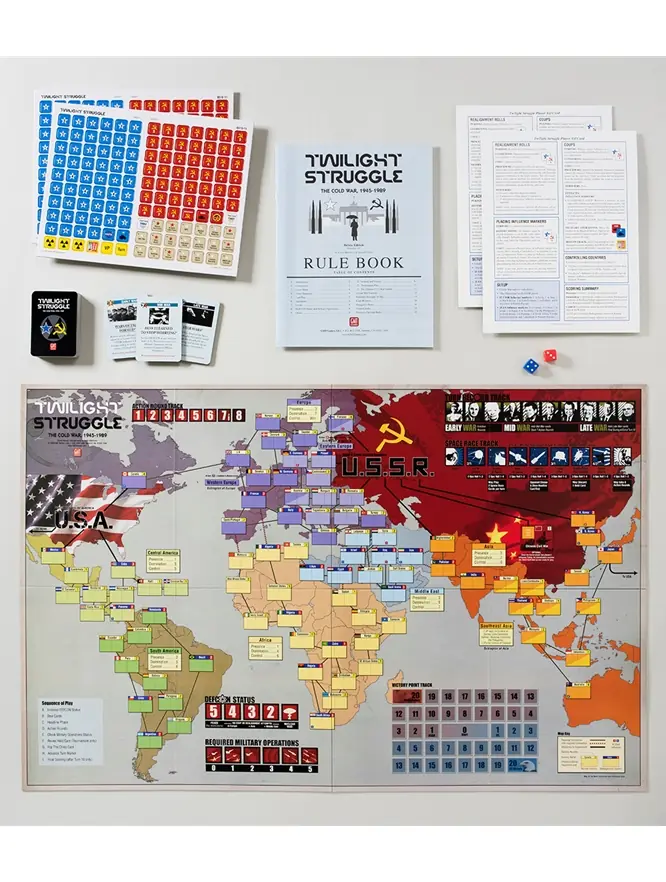 Todo lo que trae la caja, desplegado (edición inglesa)